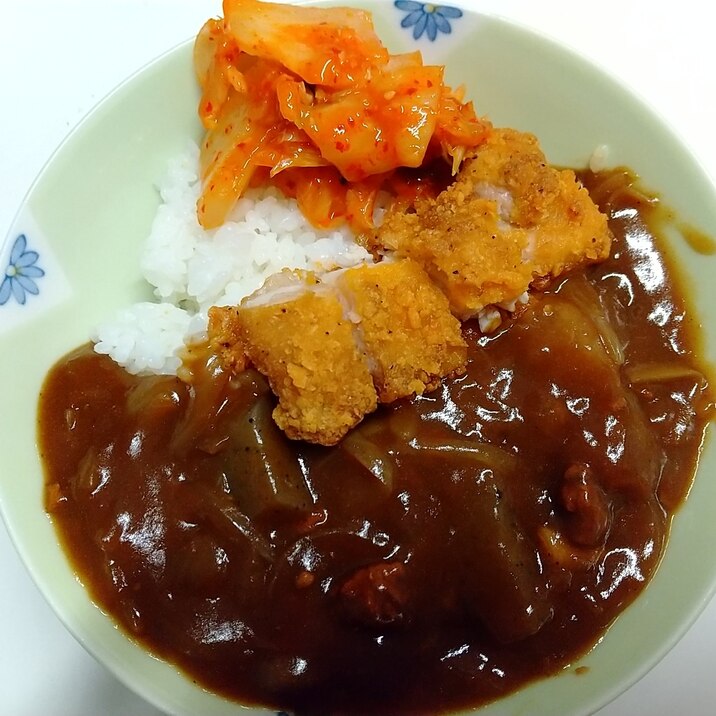 フライドチキンとキムチのトッピング♪カレー